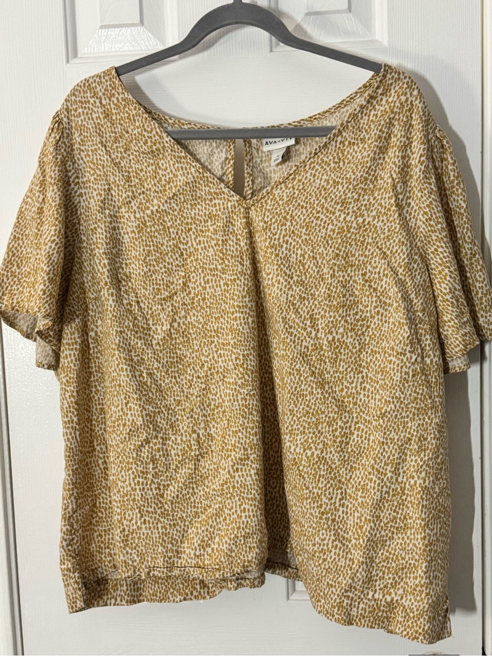 Ava & Viv Mustard Speckled V-Neck Short Sleeve Blouse plus 1X